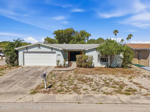9811 Woodstock Ln, Port Richey, FL 34668