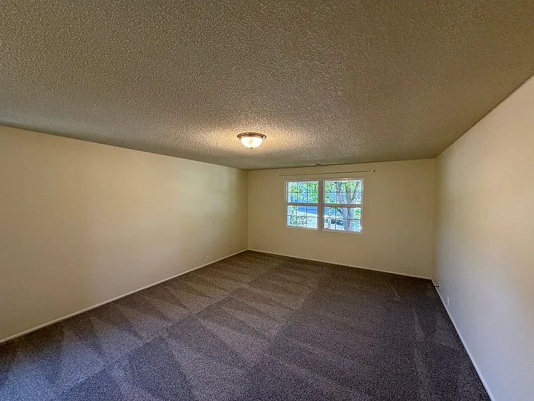 2735 Almaden St — Photo 18