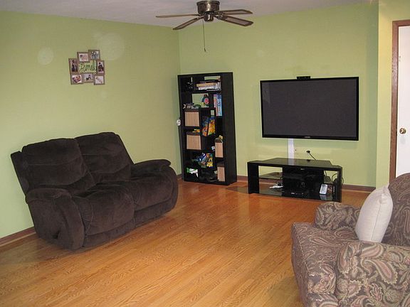 2nd image of 15W630 Virginia Ln