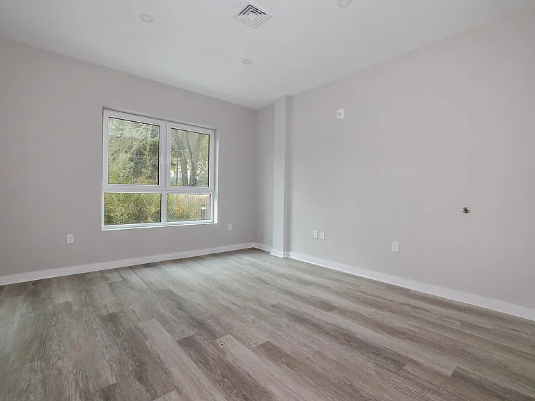 500 Commerce St #203 — Photo 7
