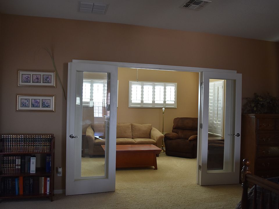 Sitting area off Owners Suit