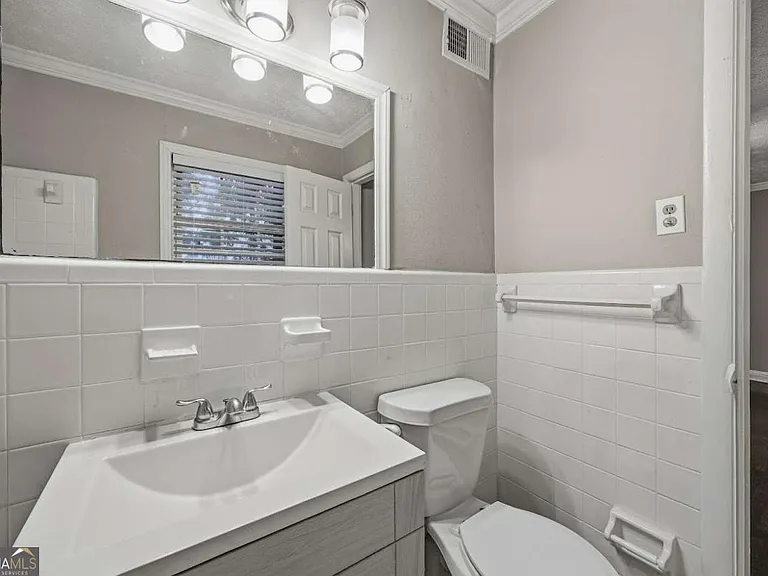 21 Delmont Dr N #5 — Photo 11