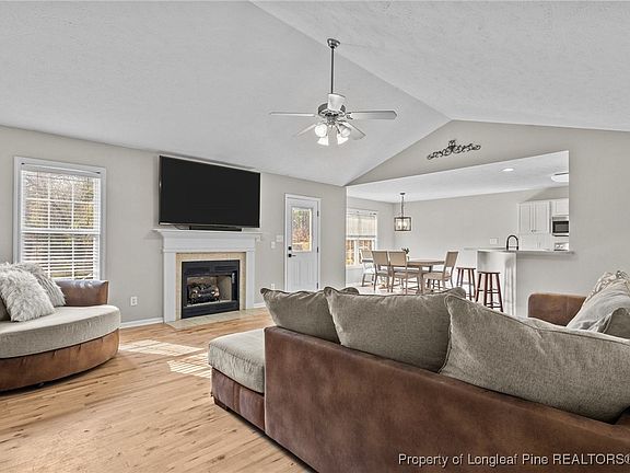 4th image of 347 Somerset Dr