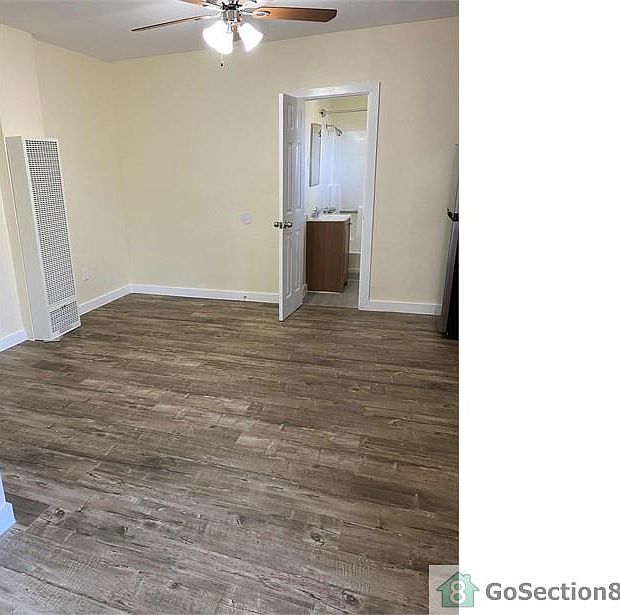 2nd image of 1135 E 12th St APT 5