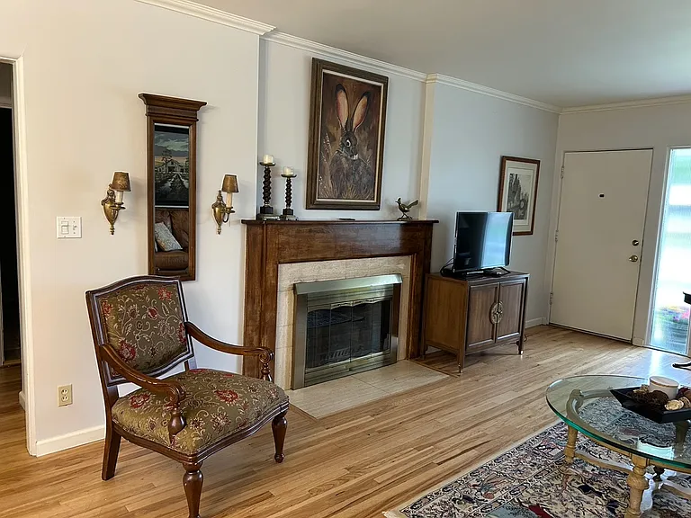 1011 Bryant Ave — Photo 6
