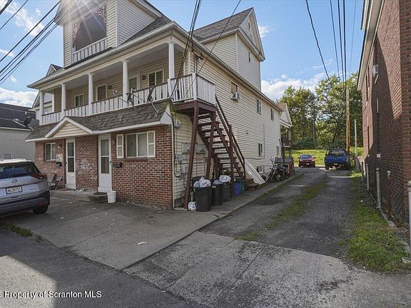 2nd image of 224 River St