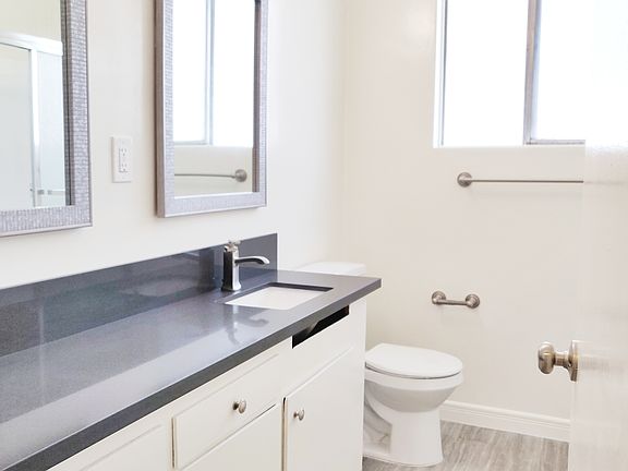 5th image of 12737 Moorpark St APT 14