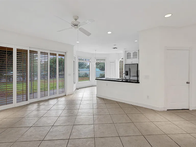 10902 Tamoron Ln — Photo 12