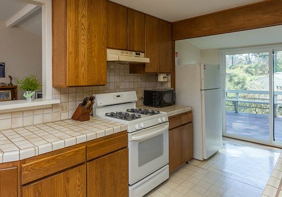 5th image of 338 Arthur Ave