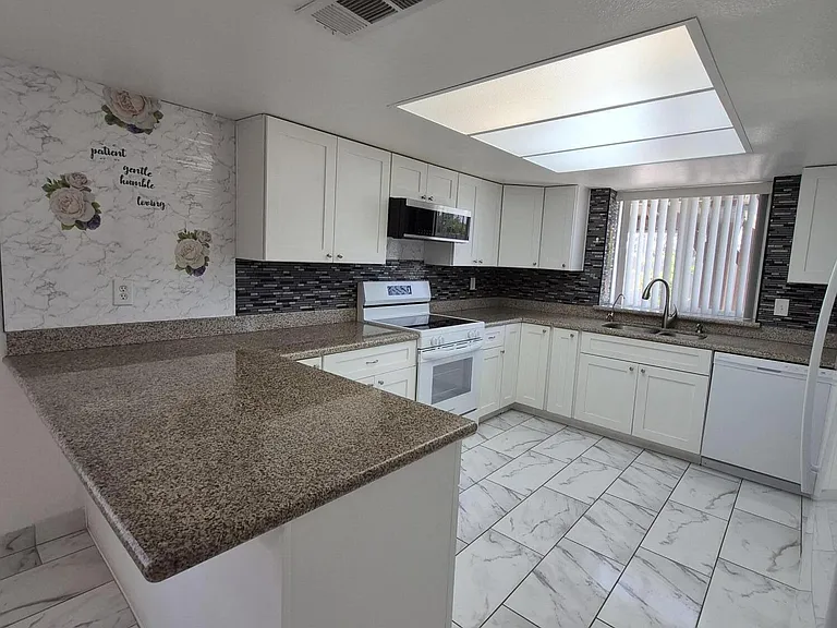 517 W Peralta Ave — Photo 8