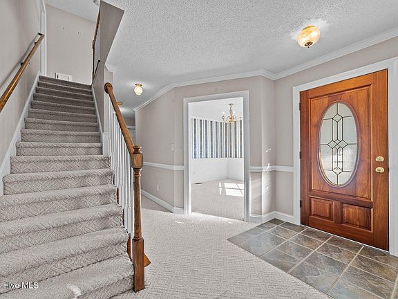 4th image of 2584 Graham Street