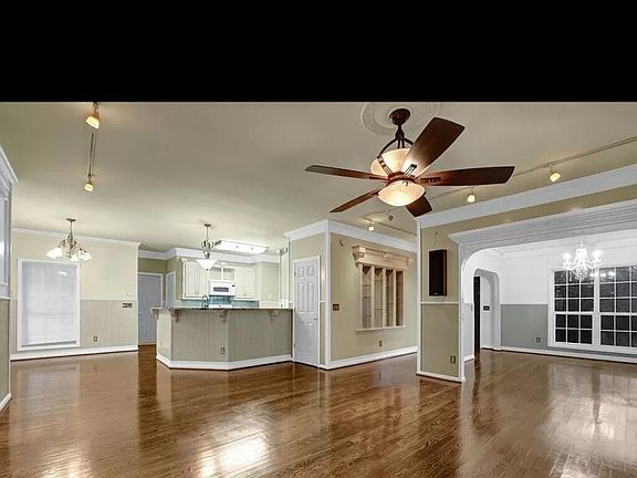 5th image of 884 Georgian Point Dr #5