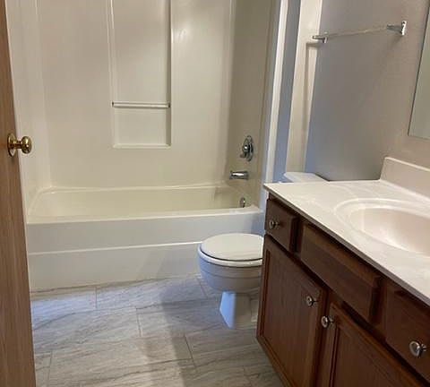 3rd image of 2030 Chateau Ct #11