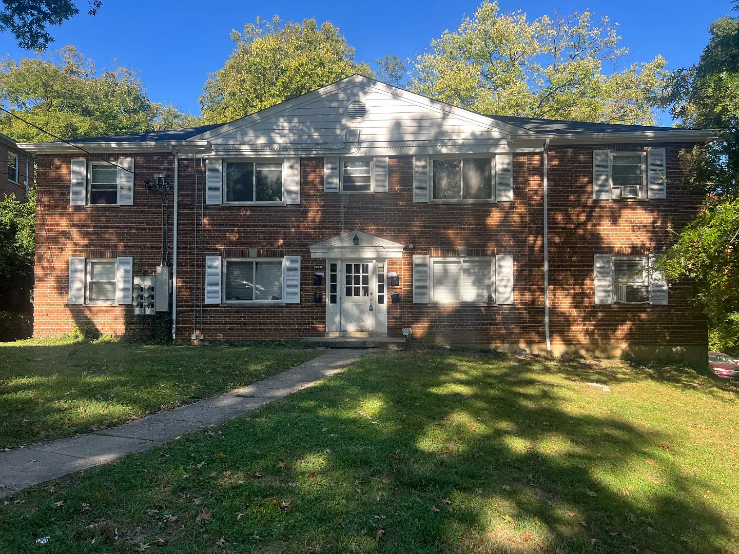Charming 2-Bed Home with Hardwood Floors, Bonus Storage, and Private Outdoor Spaces 3521 Hazelwoo... — Photo 2