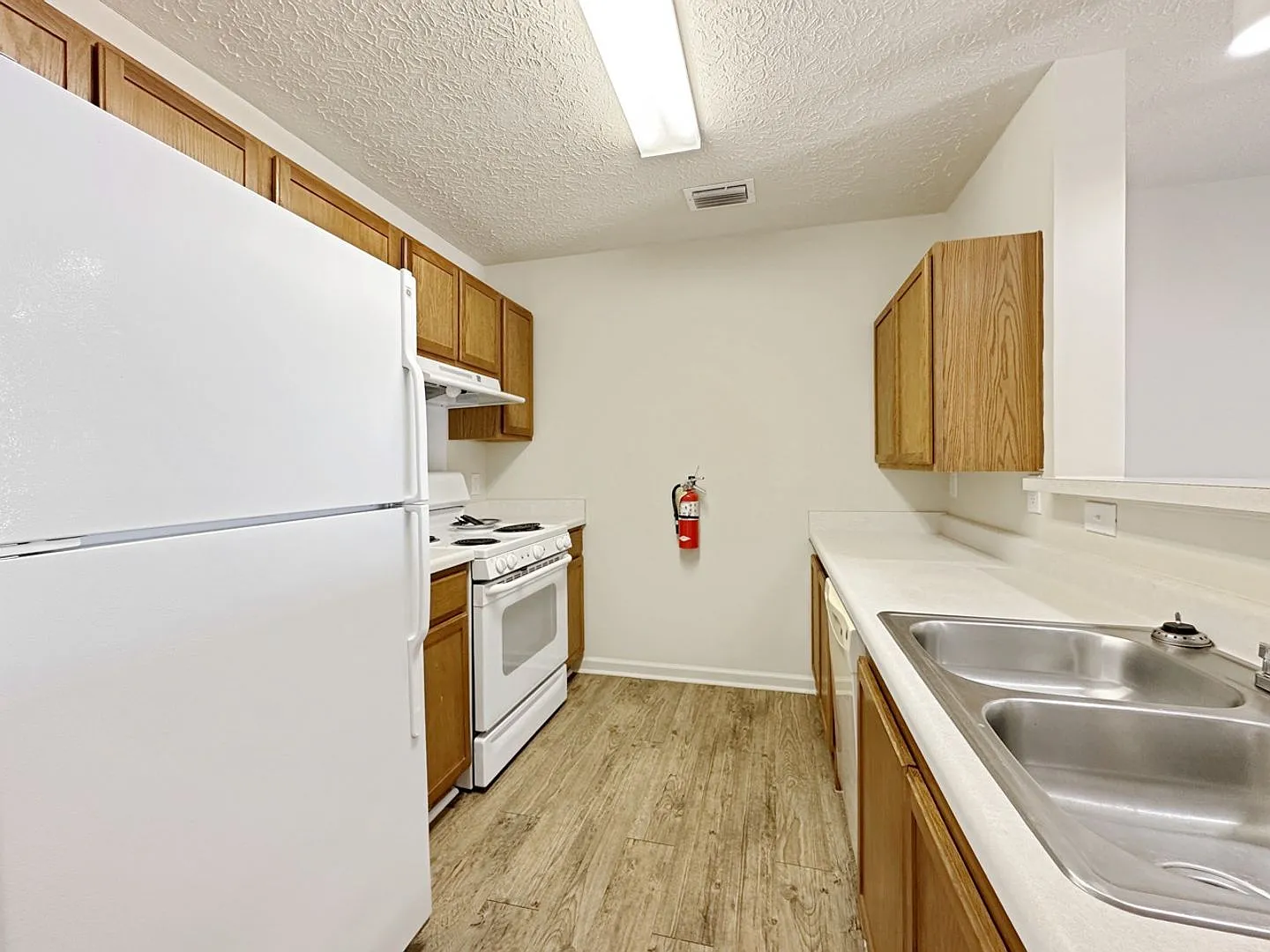 Cozy Retreat Style 1-Bedroom Apartment — Photo 4