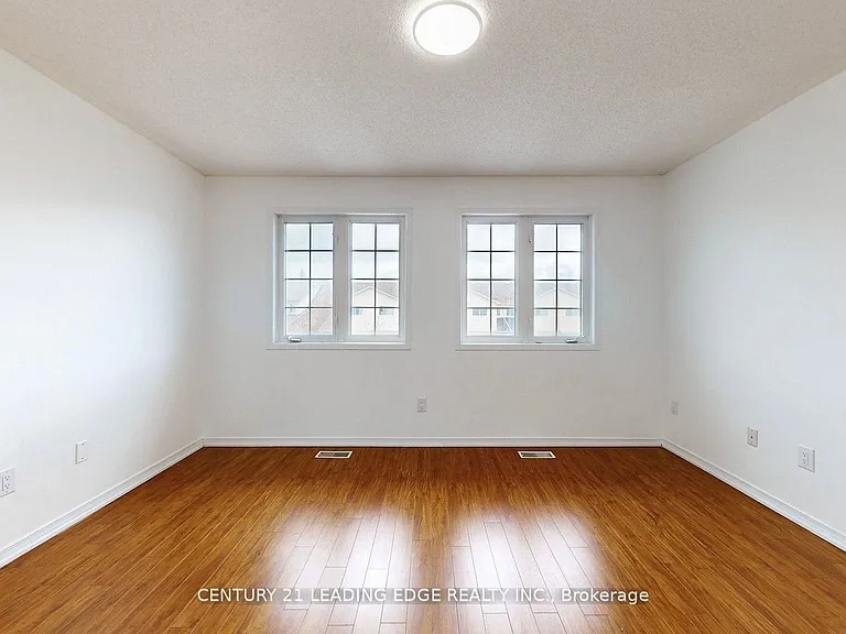 38 Rumi Cres — Photo 15
