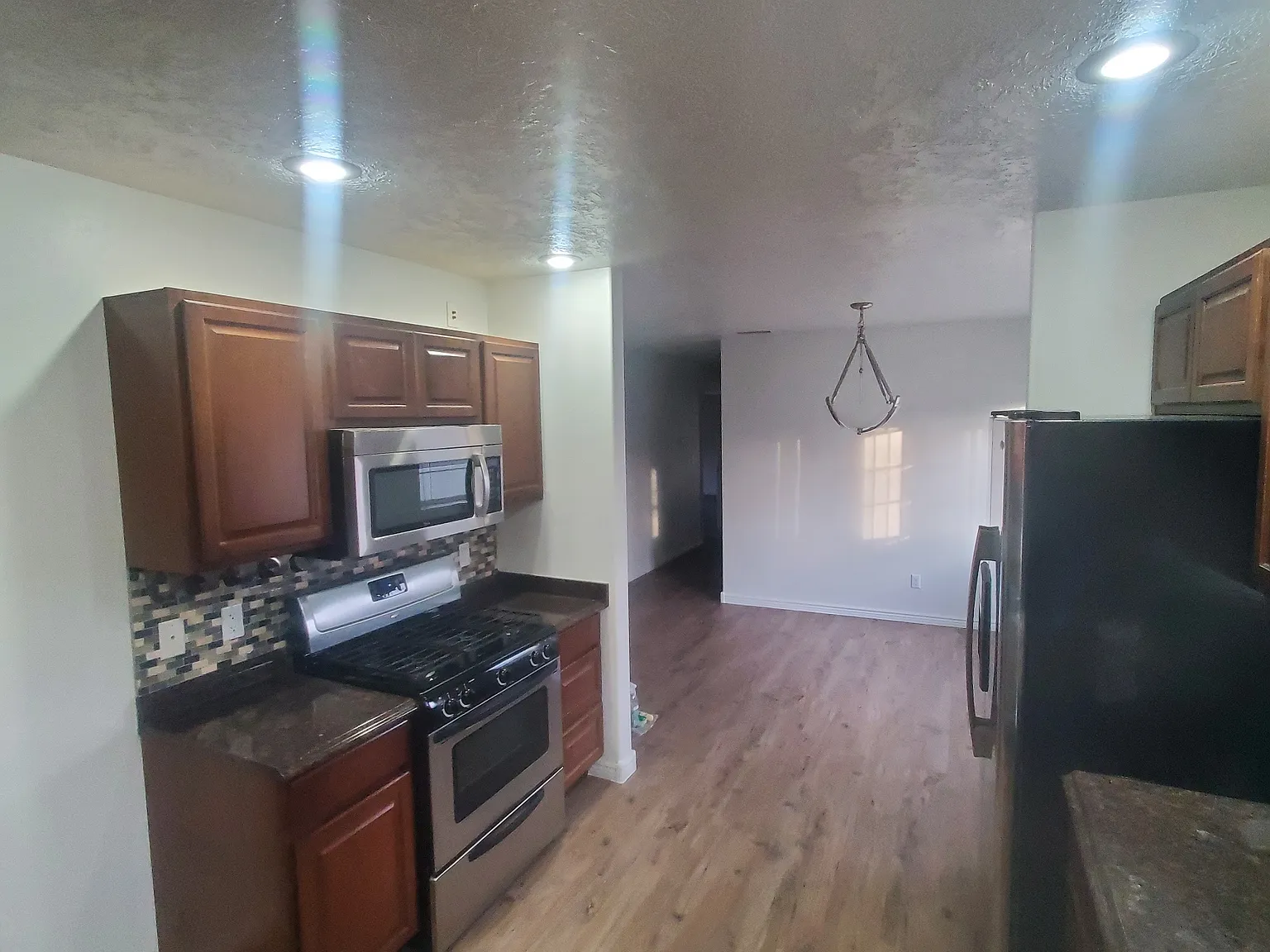 2 bed, 1300 sqft, $1,100 — Photo 2