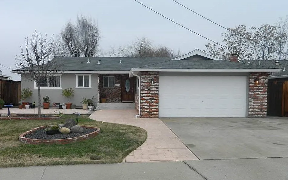 912 Saint Frances Dr photo 1