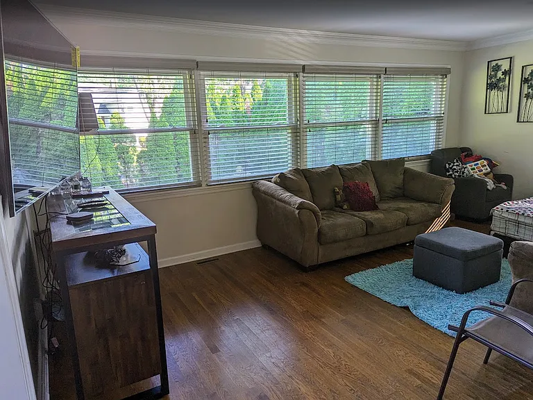 122 Village Cir W — Photo 3