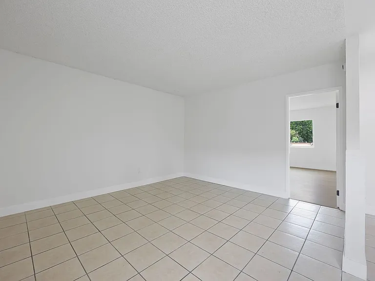 14700 Strathern St #17A — Photo 6