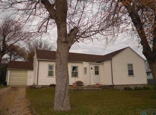 1006 SW 4th St, Madison, SD 57042