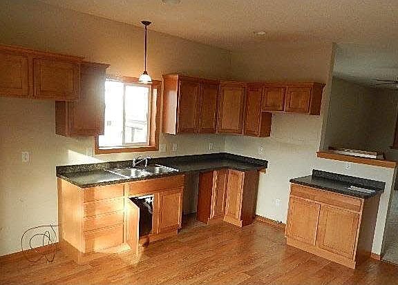 5th image of 1686 Bush Avenue