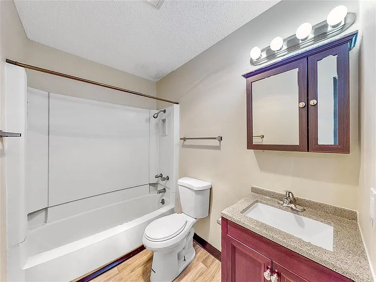 Park Forest Apartments — Photo 11