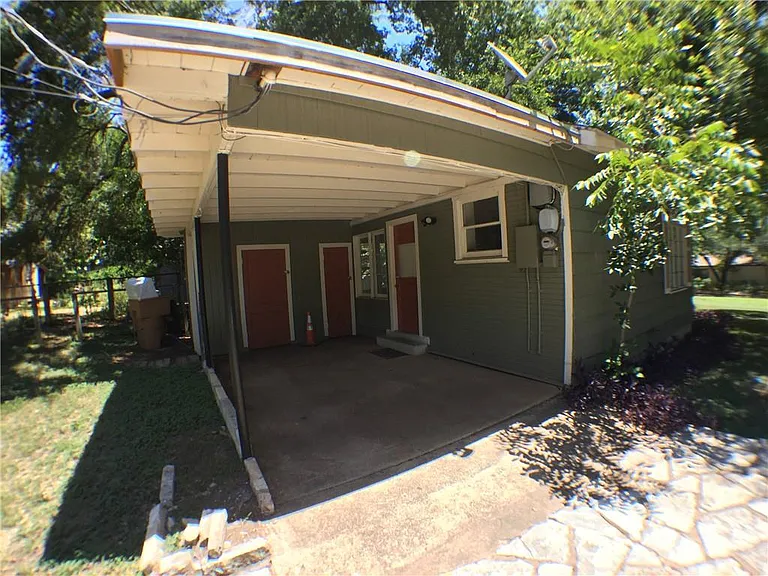 2000 Schulle Ave — Photo 15