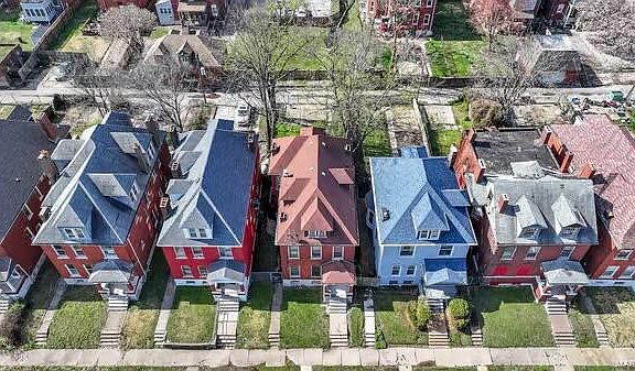 3rd image of 2926 Dodier St