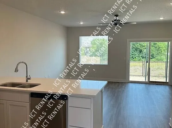1120 N Broadview Ln #1, Andover, KS 67002