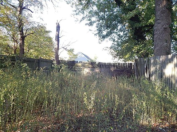 3rd image of 3807 Glenn Ave