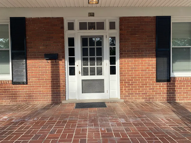 211 Shuler St — Photo 4