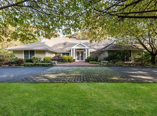 5 Messenger Ln, Sands Pt, NY 11050