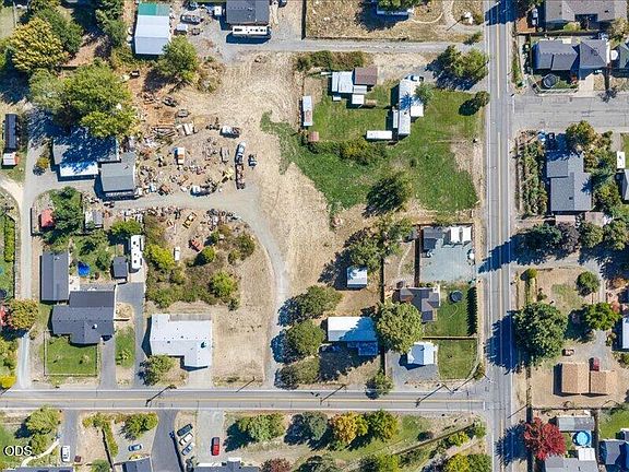 3rd image of 2700 Leonard Rd