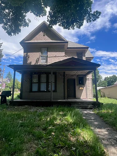 840 NE Opal St Photo 1
