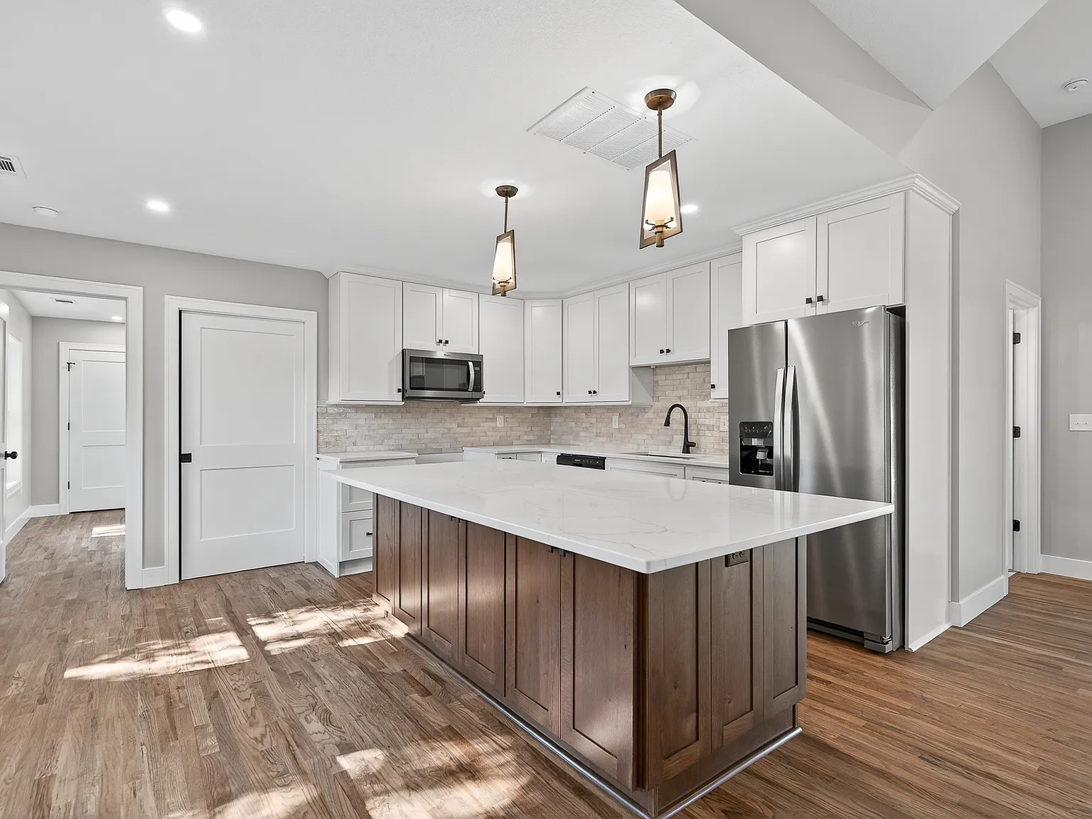 403 Main St — Photo 1
