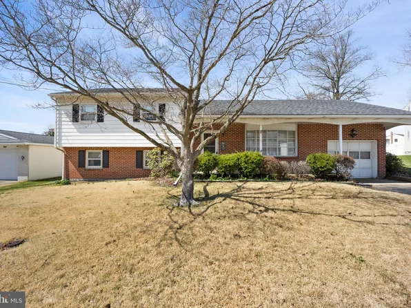 2210 Ferncroft Ave, Upper Chichester, PA 19061