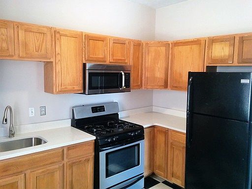 2nd image of 475 Dudley St
