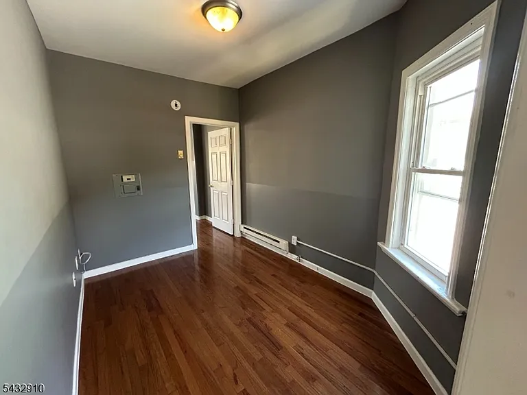 286 Nagle St #3 — Photo 8