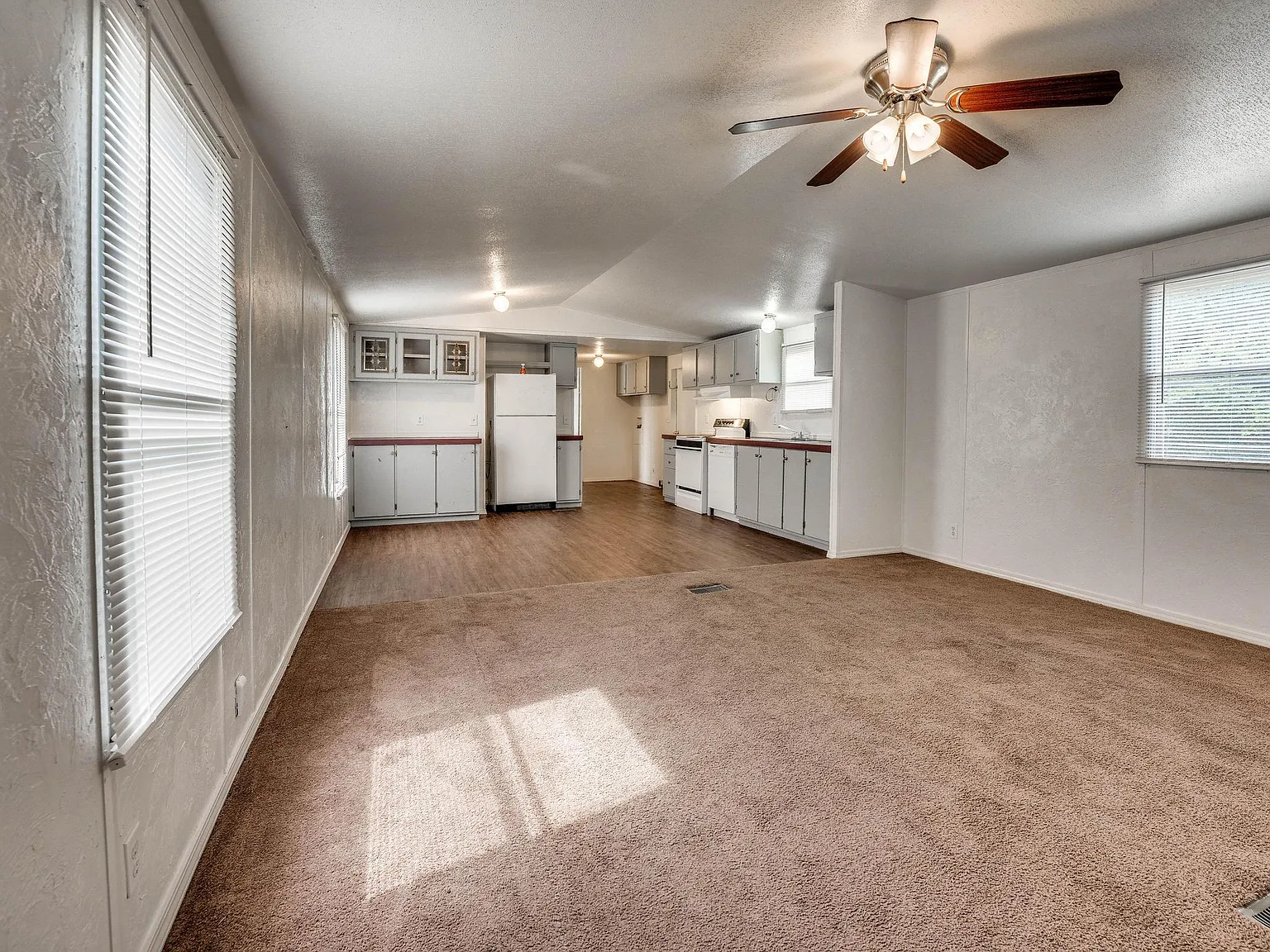 3 bed, 1216 sqft, $1,350 — Photo 3