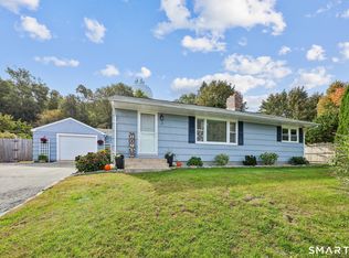 3 Faulkner Dr, Quaker Hill, CT 06375