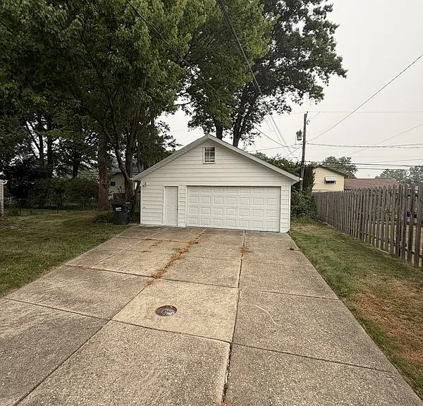 1187 Golden Gate Blvd — Photo 3