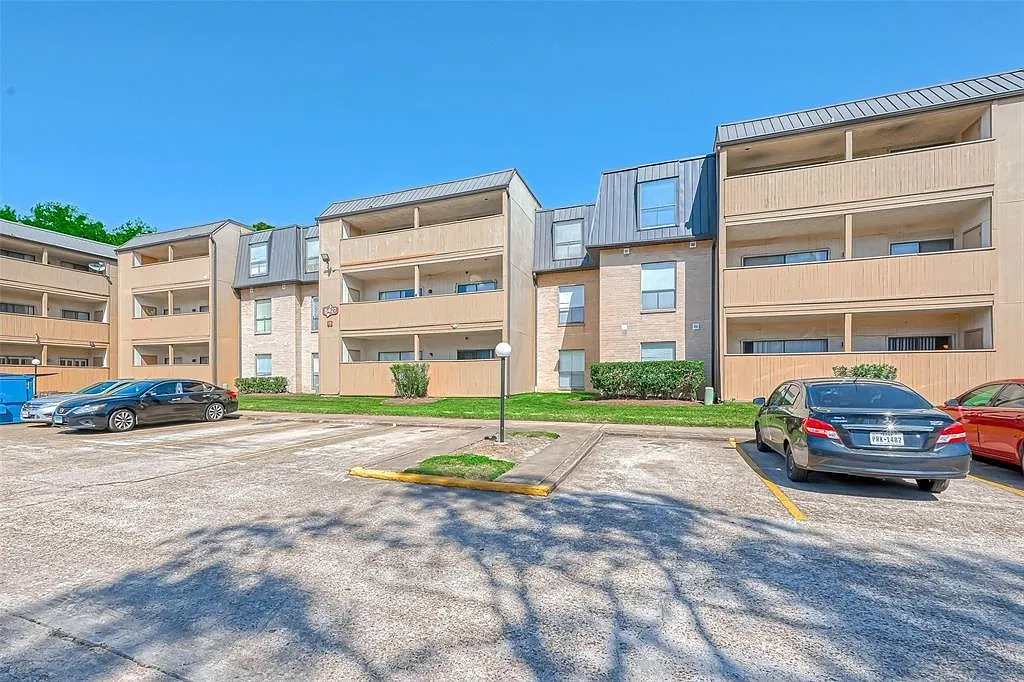 2 bed, 2.0 bath, 1092 sqft, $1,300 — Photo 1