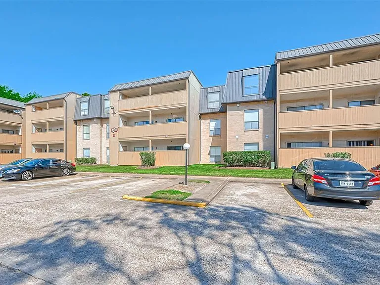 8427 Hearth Dr #36 — Photo 1