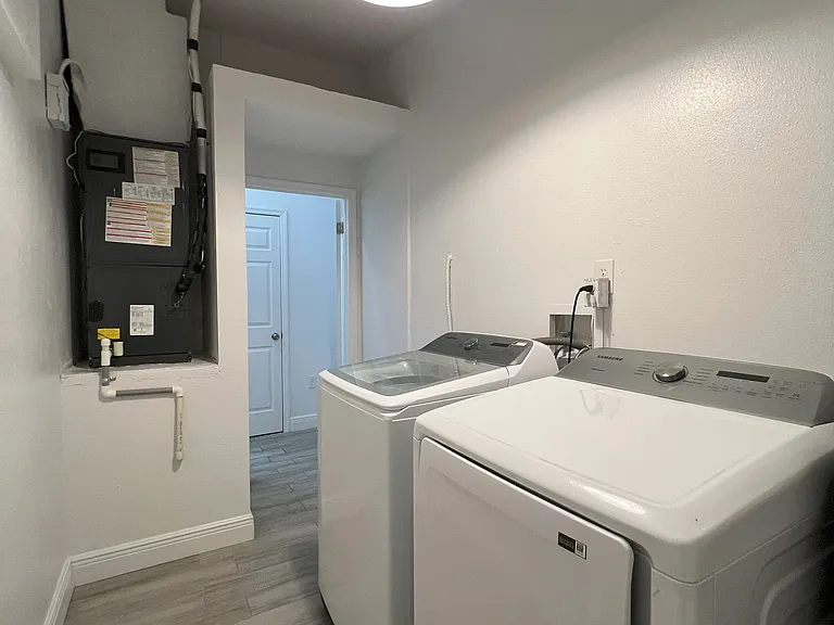 4359 Iris St N — Photo 11