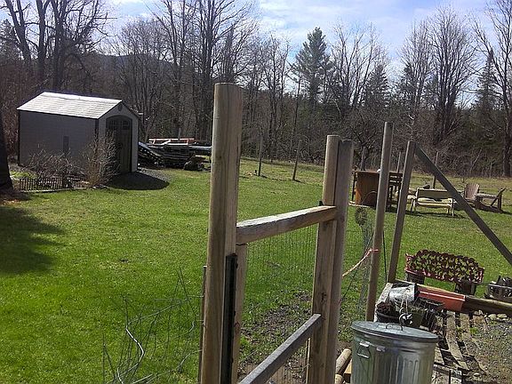 3rd image of 17 Sanford Ln