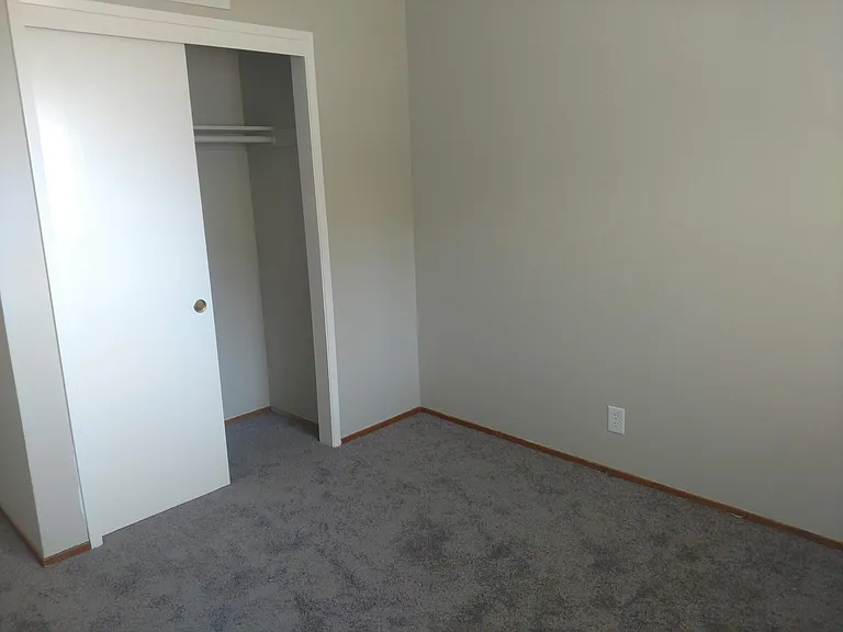 171 London Ct — Photo 5