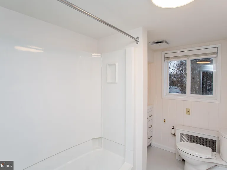67 Ferry St — Photo 16