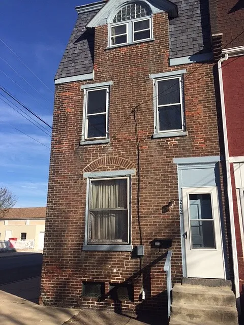 202 S Franklin St photo 1
