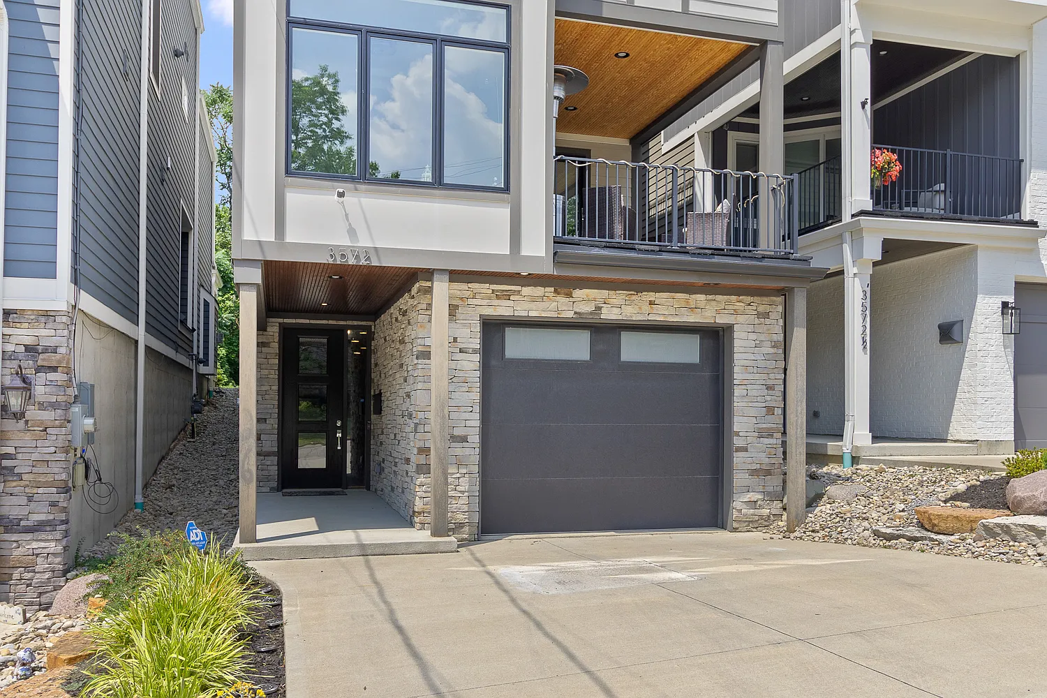 3 bed, 3610 sqft, $5,600 — Photo 2